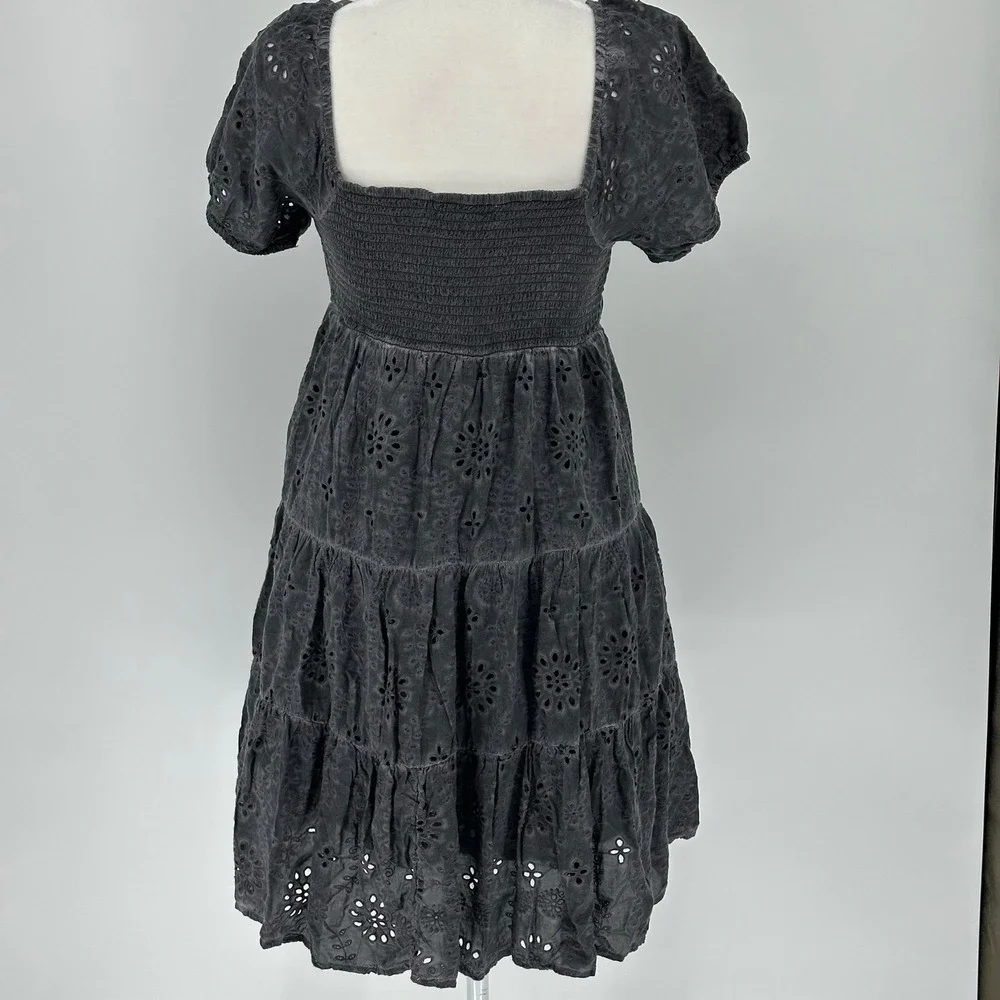Lucky Brand Y2K Gray Eyelet Tiered Square Neck Puff Sleeve Mini Babydoll Dress M - Picture 3 of 5